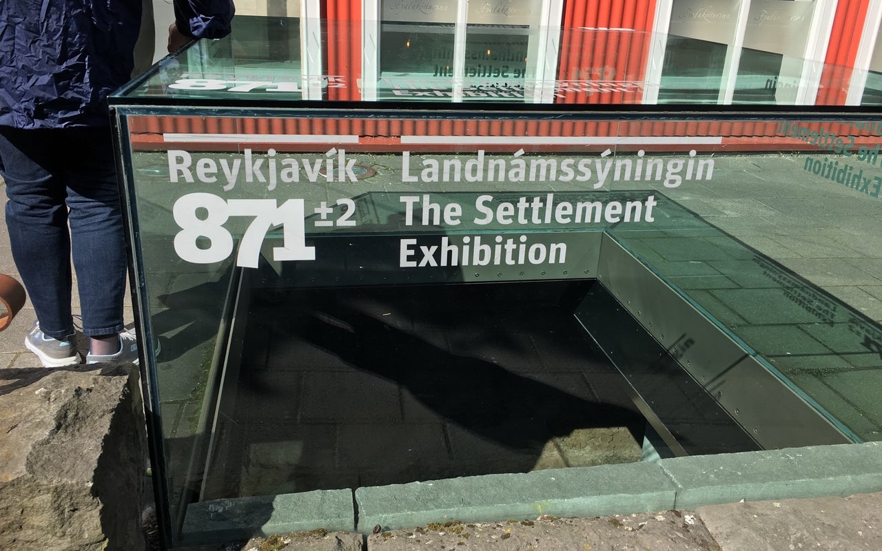 Reykjavík 871±2