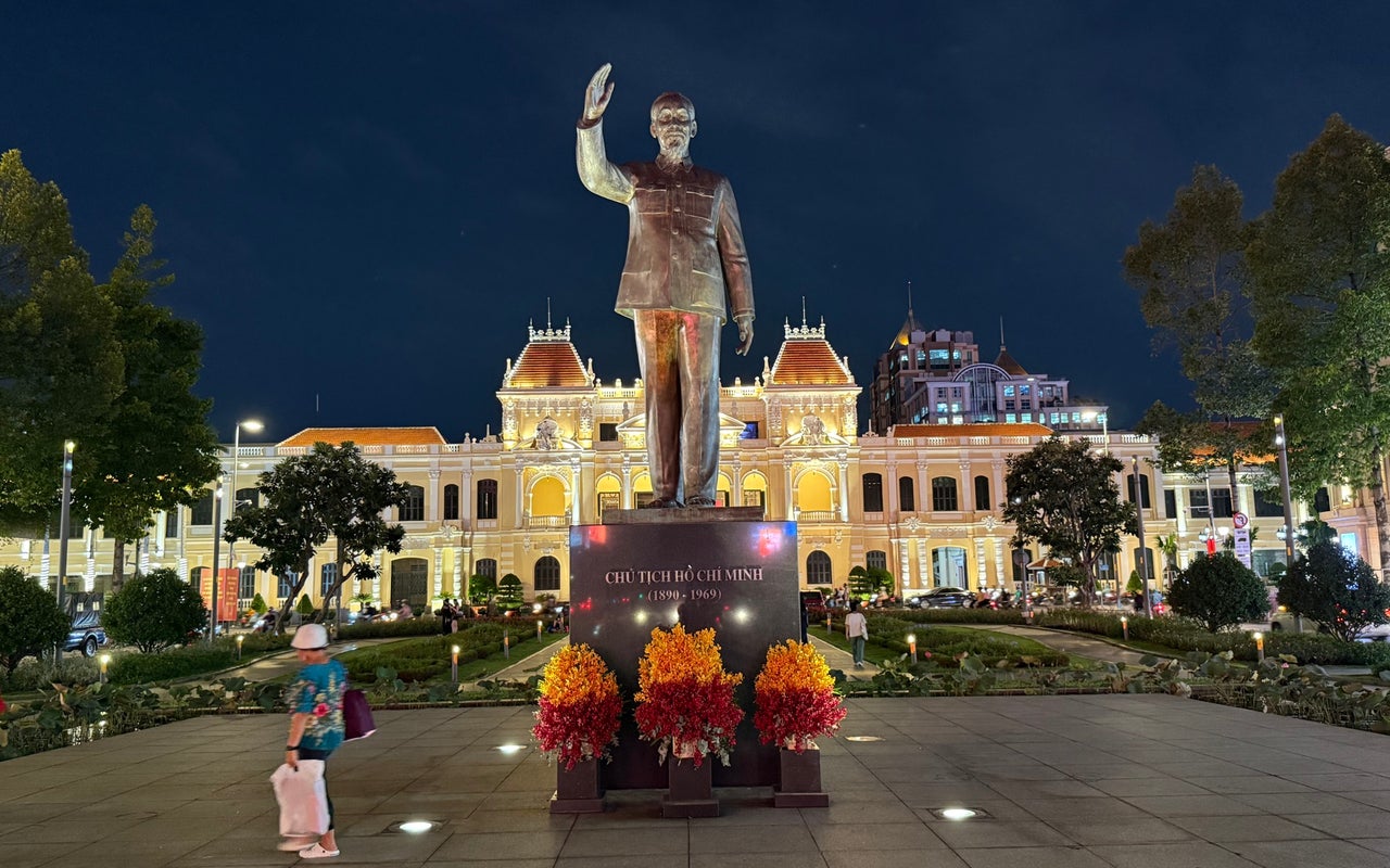 Ho Chi Minh Statue (Tượng Chủ tịch Hồ Chí Minh)