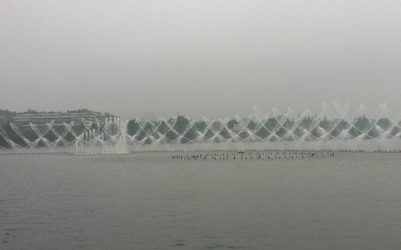 West Lake Fountain (西湖喷泉)