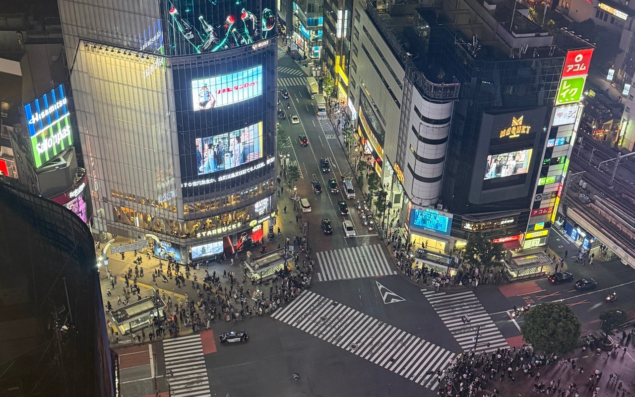 Shibuya Crossing (渋谷駅前スクランブル交差点)