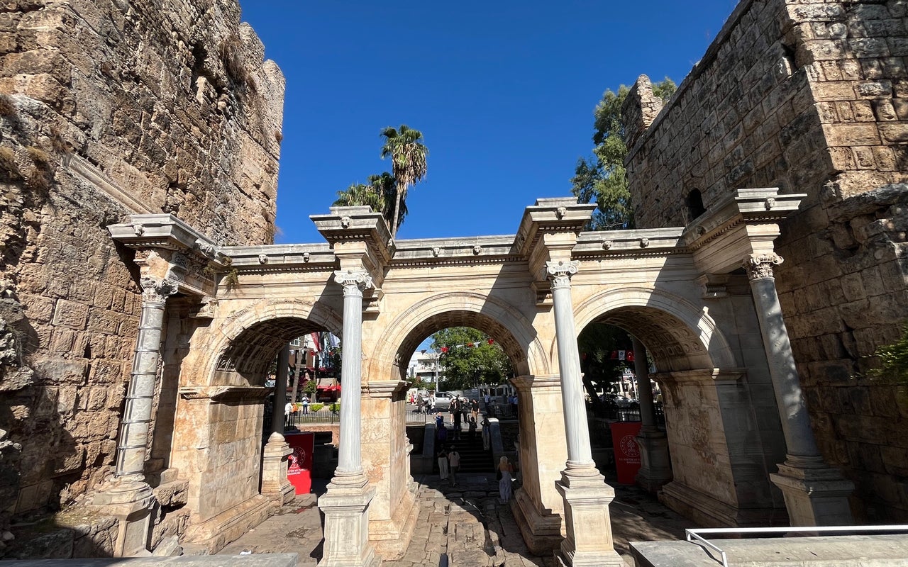 Hadrian's Gate (Üçkapılar (Hadrian Kapısı))