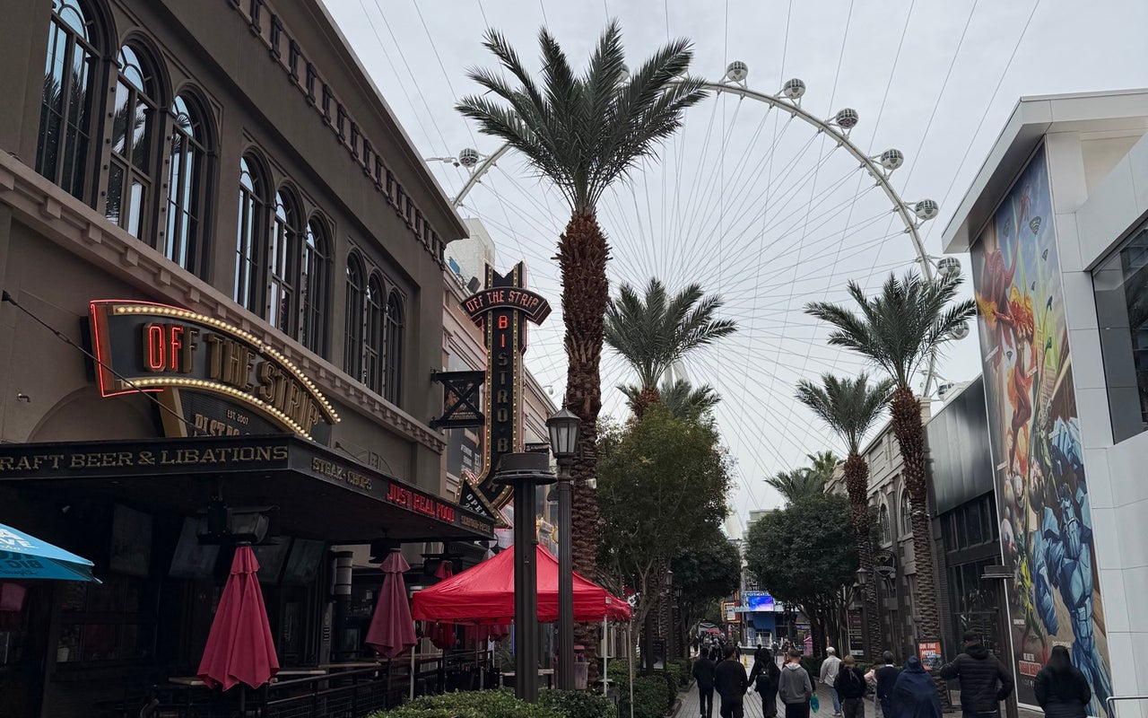 The LINQ Promenade