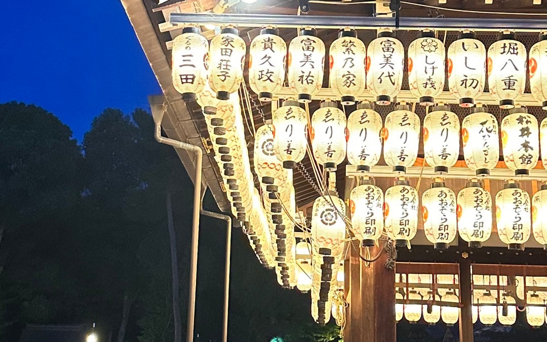 Yasaka Shrine (八坂神社)