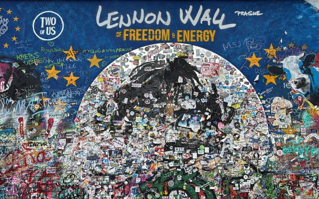 Lennon Wall (Lennonova zeď)