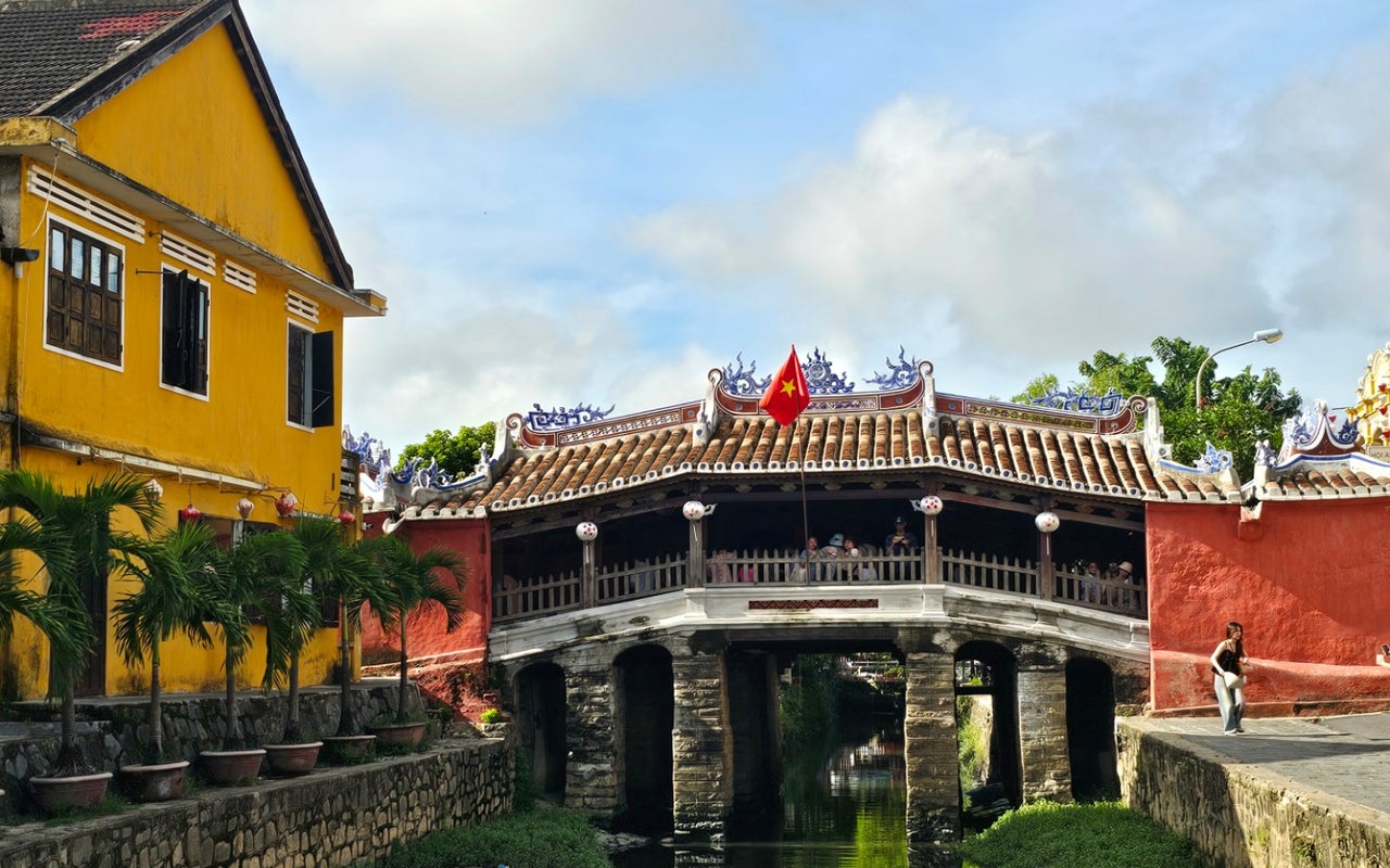 Japanese Covered Bridge (Chùa Cầu)