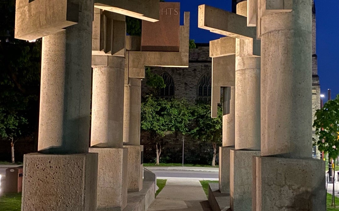 Canadian Tribute to Human Rights / Monument canadien pour les droits de la personne