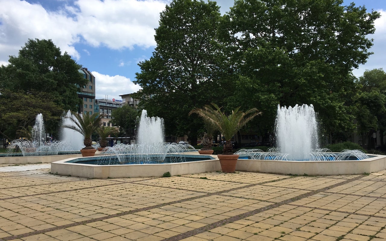 Фонтаните пред  Община Варна (The fountains in front of the Municipality of Varna)