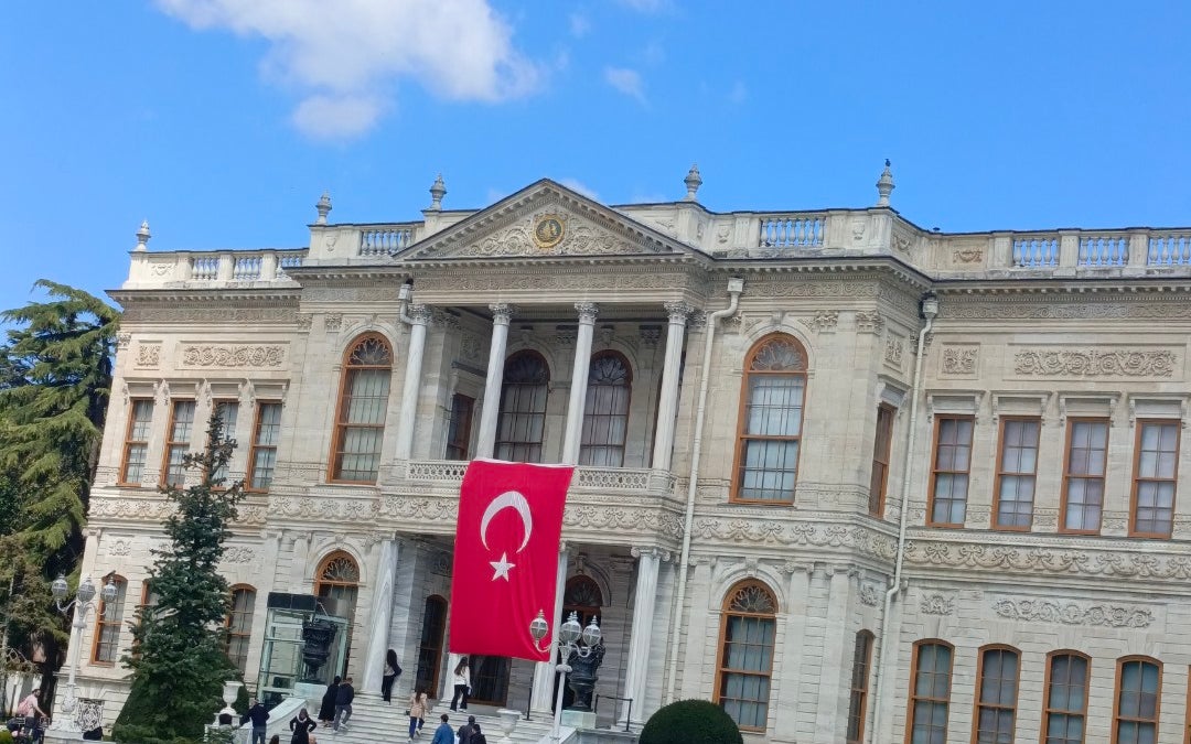 Dolmabahçe Sarayı Bahçesi