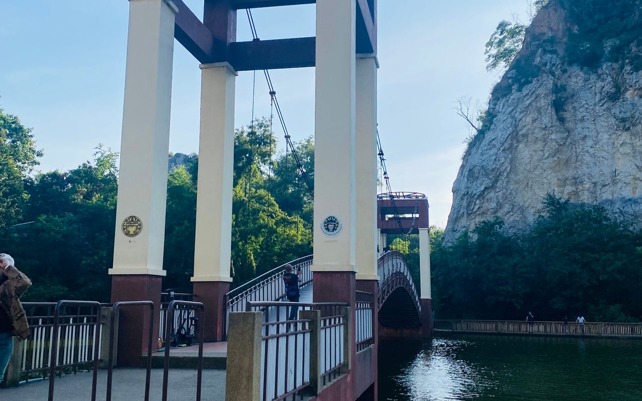 Khao Ngu Stone Park (อุทยานหินเขางู)