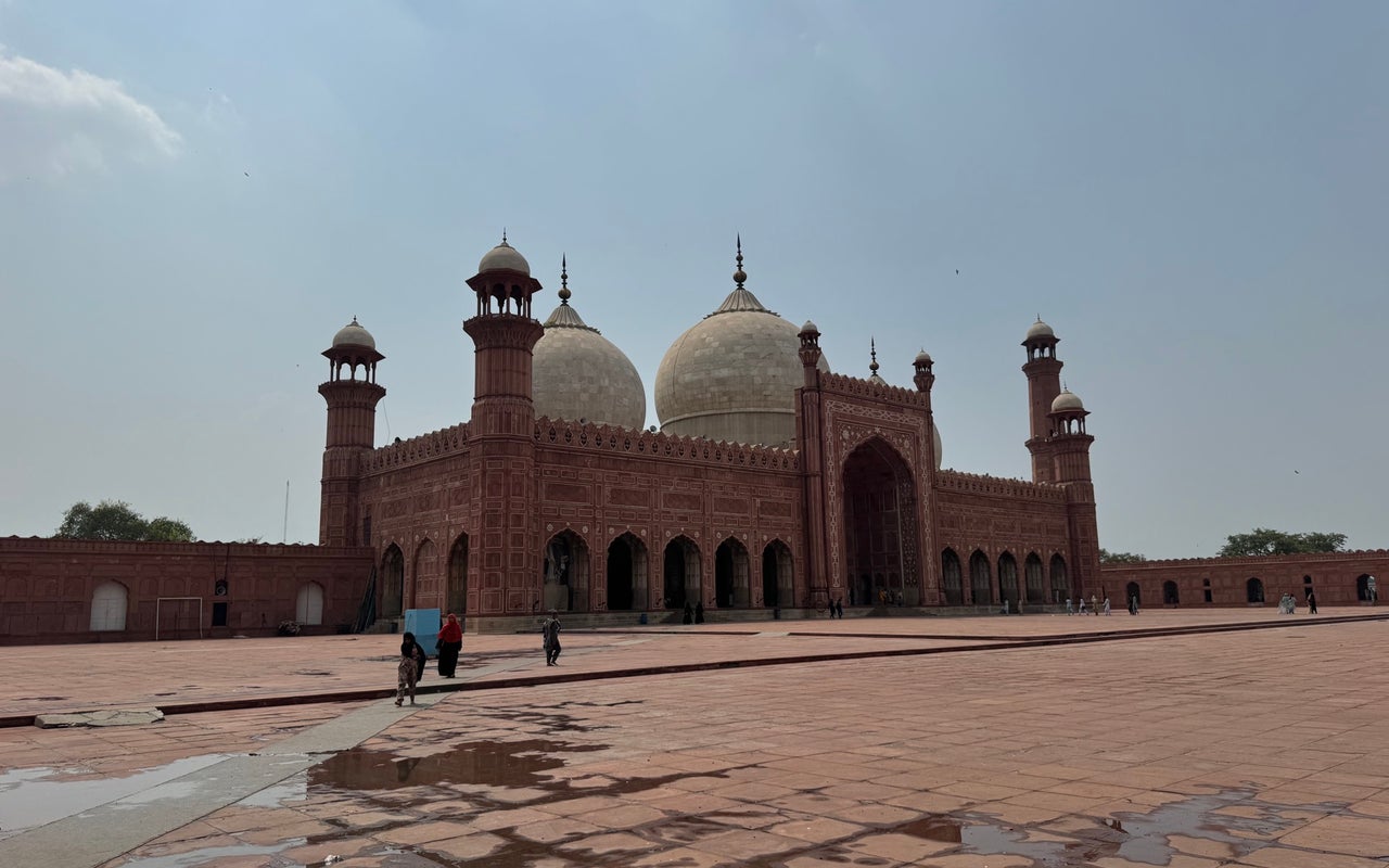 Badshahi Mosque (بادشاہی مسجد)