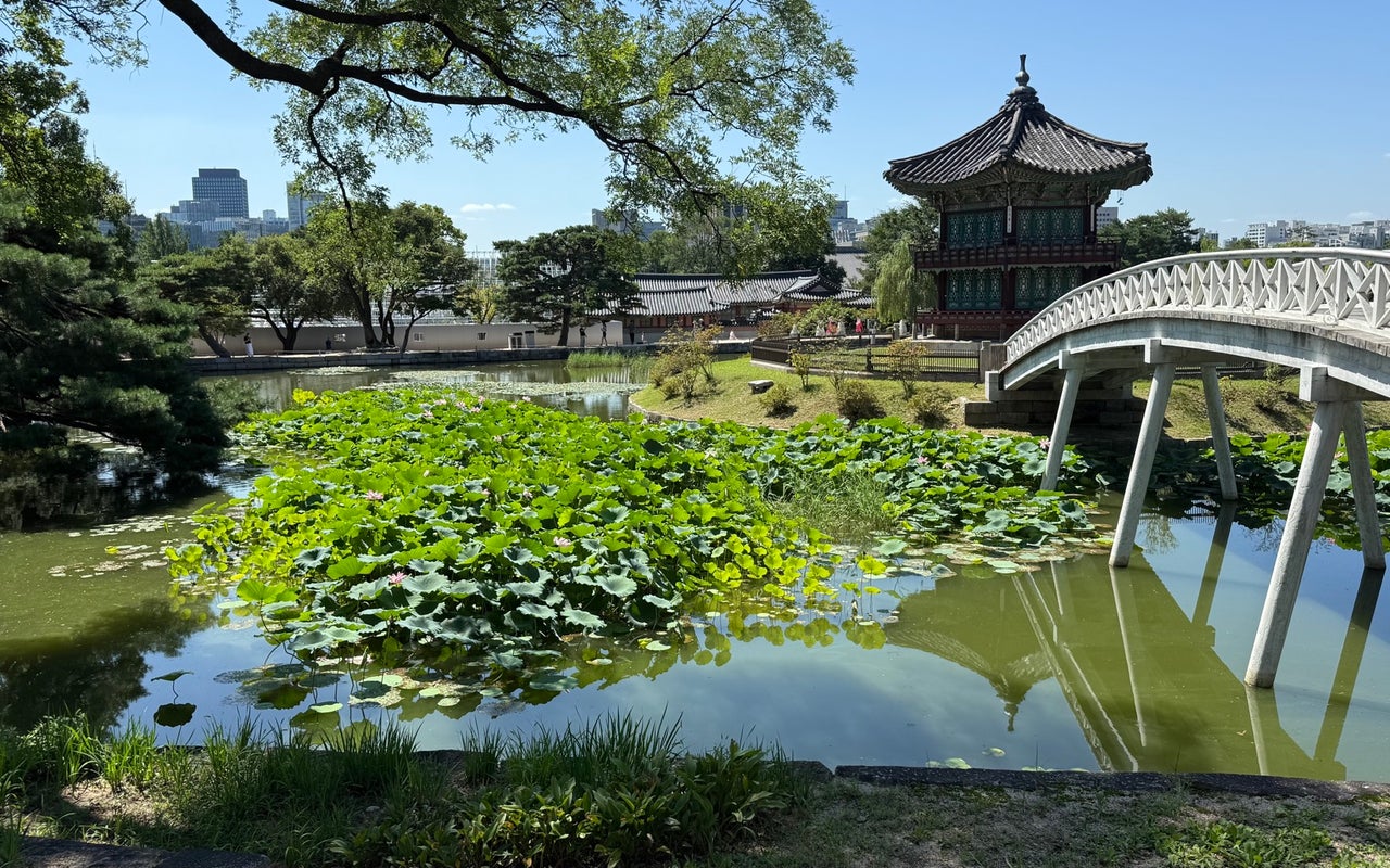 Hyangwonjeong Pavilion (향원정)
