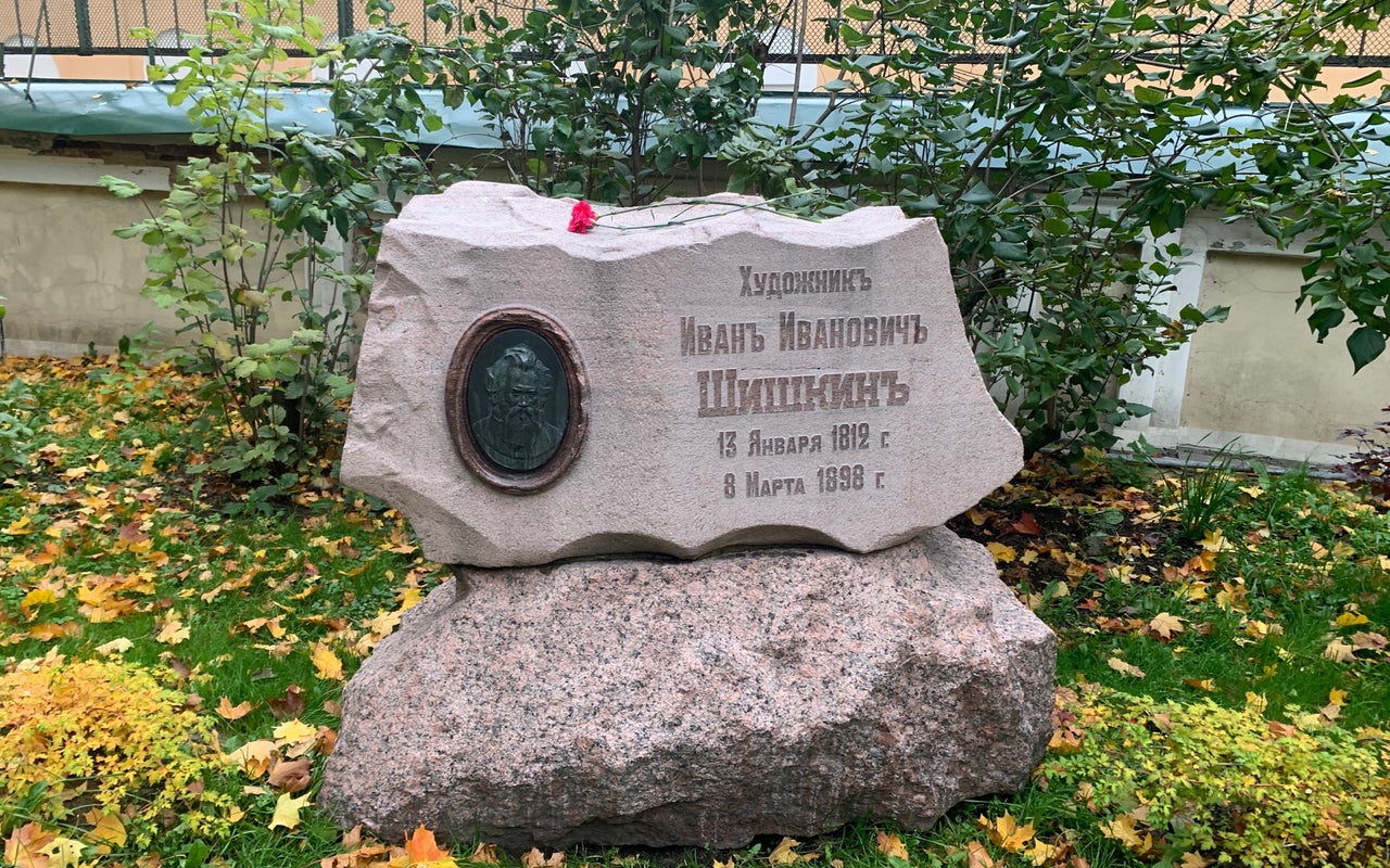 The Necropolis of 18th century and Art Masters (Некрополь мастеров искусств)