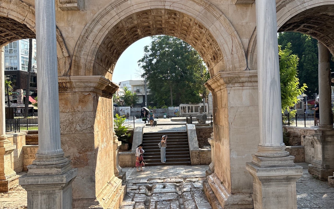 Hadrian's Gate (Üçkapılar (Hadrian Kapısı))