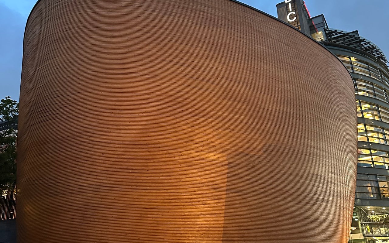 Kamppi Chapel (Hiljaisuuden kappeli)