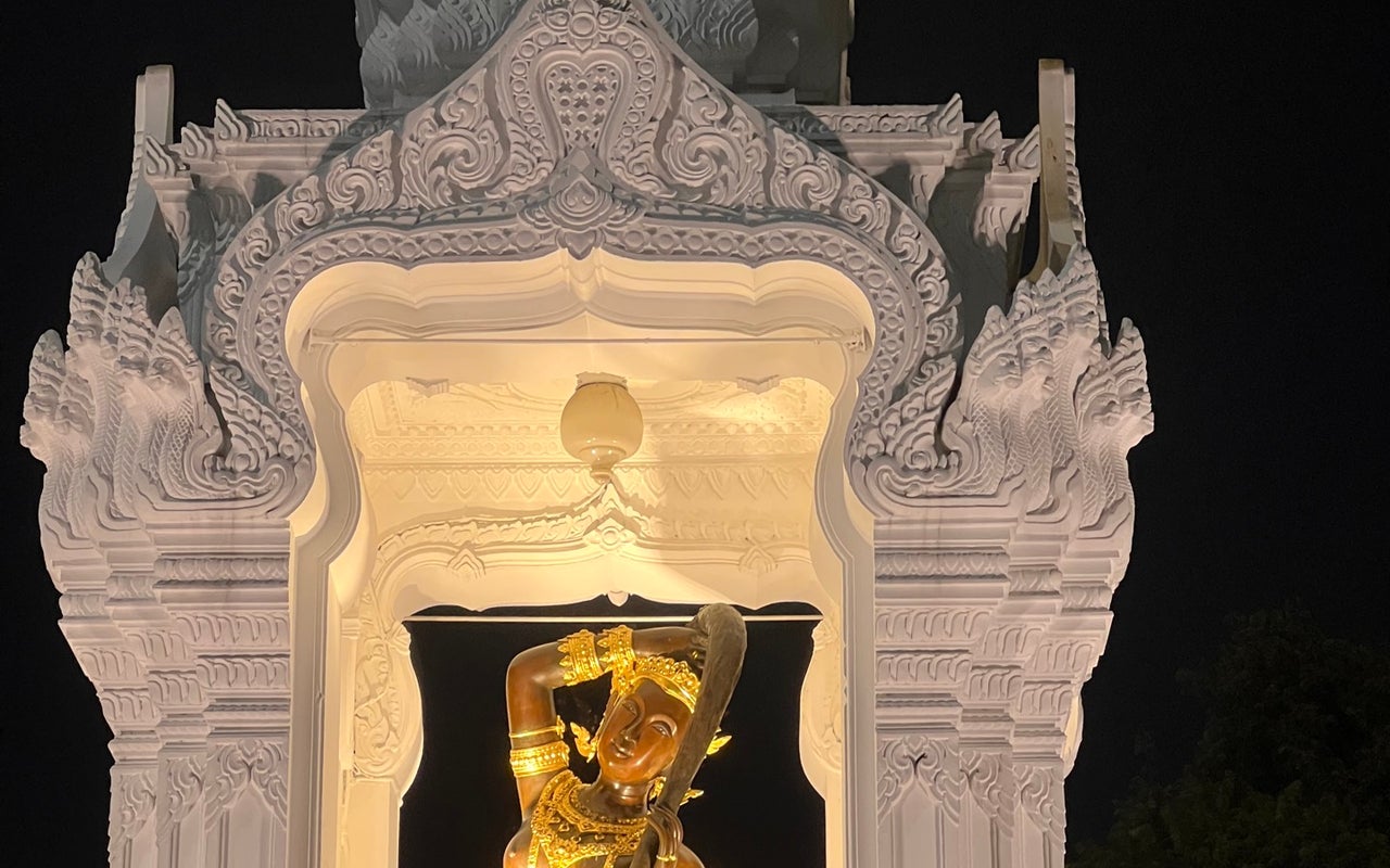 Thokkathan-Mother Earth Squeezing Her Hair (พระแม่ธรณีบีบมวยผม อุทกทาน)