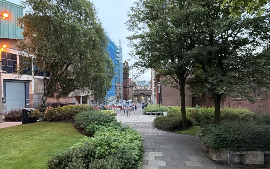 Glasgow’s Iron Heart: Walk of Yards, Strikes, and River Smoke