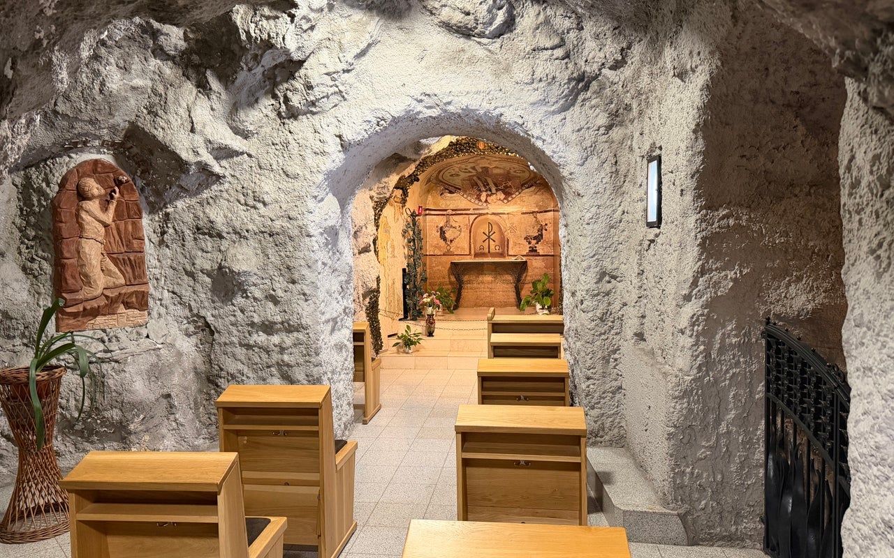 Gellért Hill Cave (Magyarok Nagyasszonya sziklatemplom)