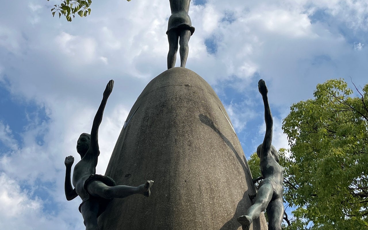 Children's Peace Monument (原爆の子の像)