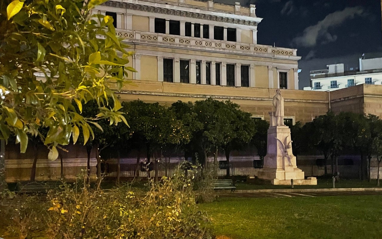 Kolokotroni Square (Πλατεία Κολοκοτρώνη)