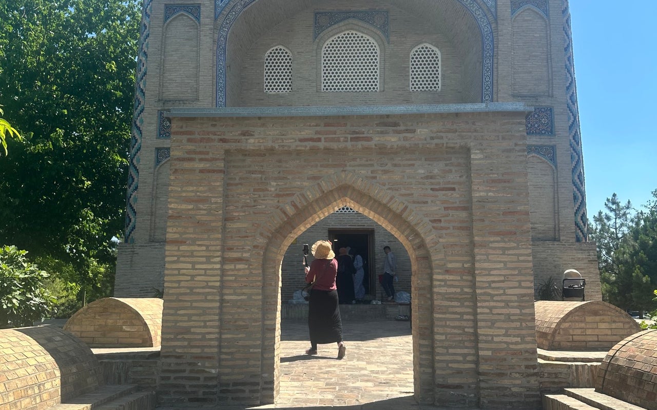 Qaffol Shoshi Mausoleum (Kaffol Shoshiy Maqbarasi)