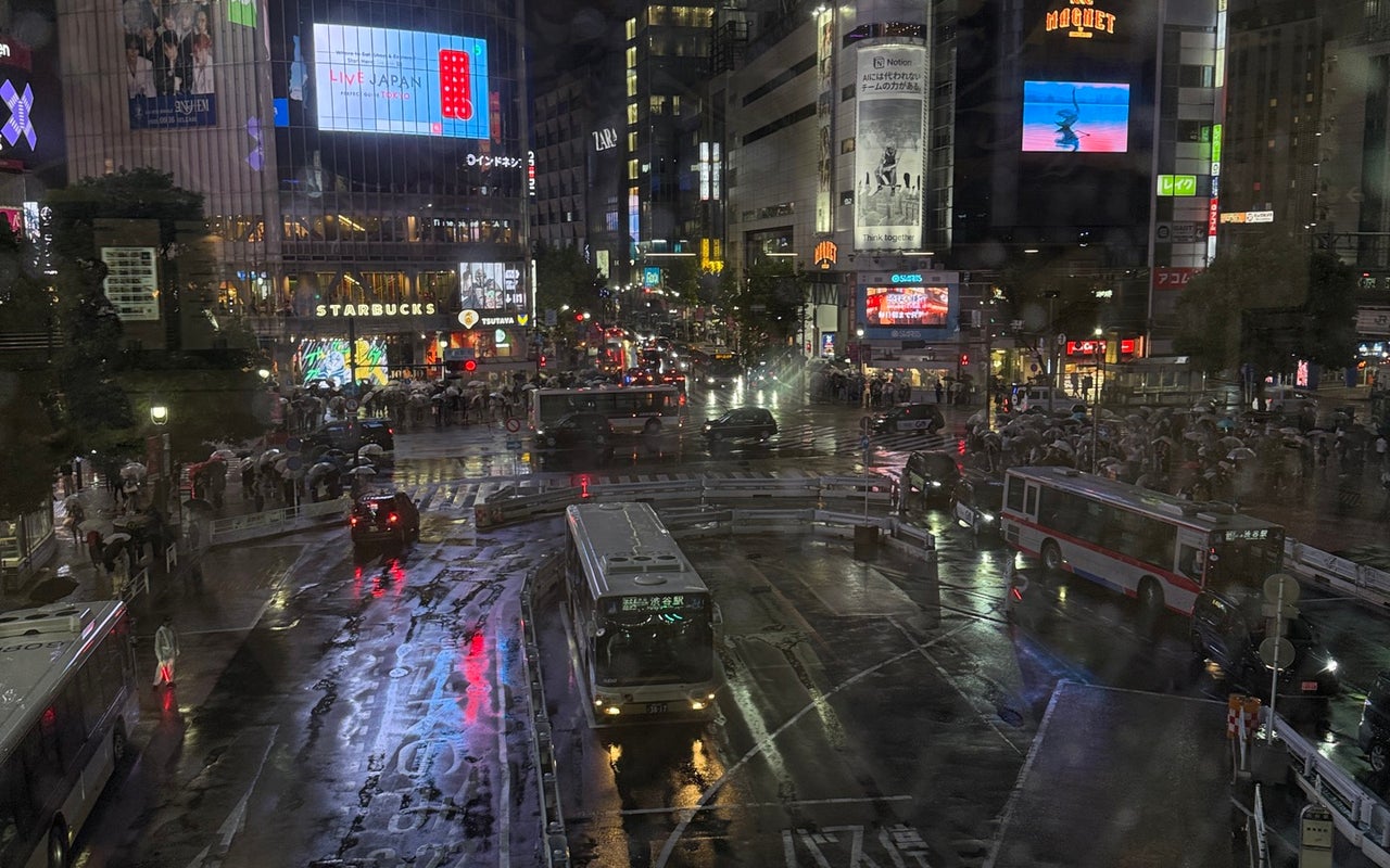 Shibuya Crossing (渋谷駅前スクランブル交差点)