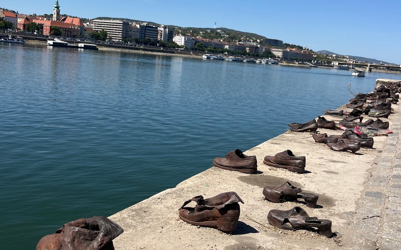 Shoes on the Danube Bank (Cipők a Duna-parton)