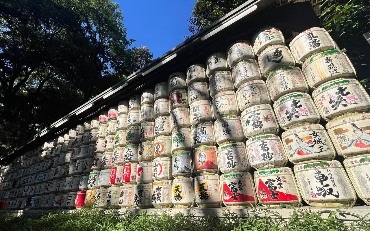 Barrels of Sake Wrapped in Straw (清酒菰樽)