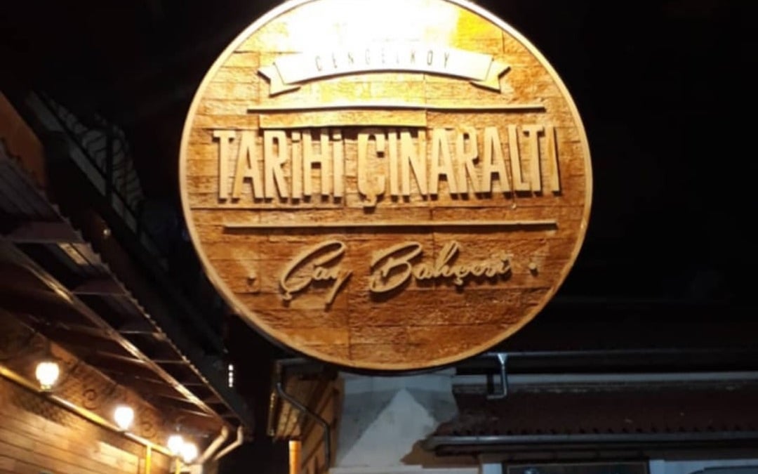 Çengelköy Tarihi Çınaraltı Çay Bahçesi