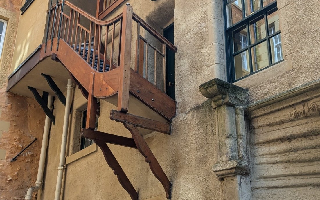 Riddle's Court