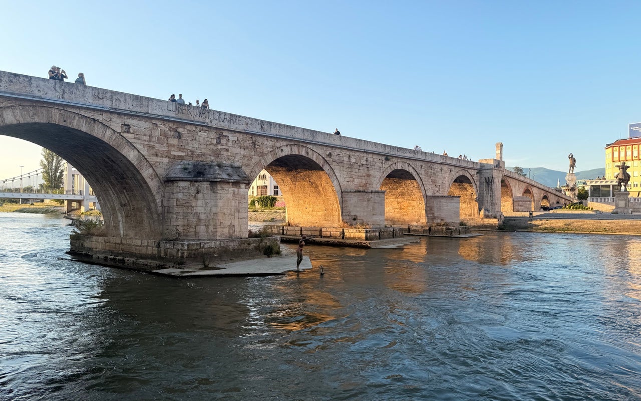 Stone Bridge (Камен мост)