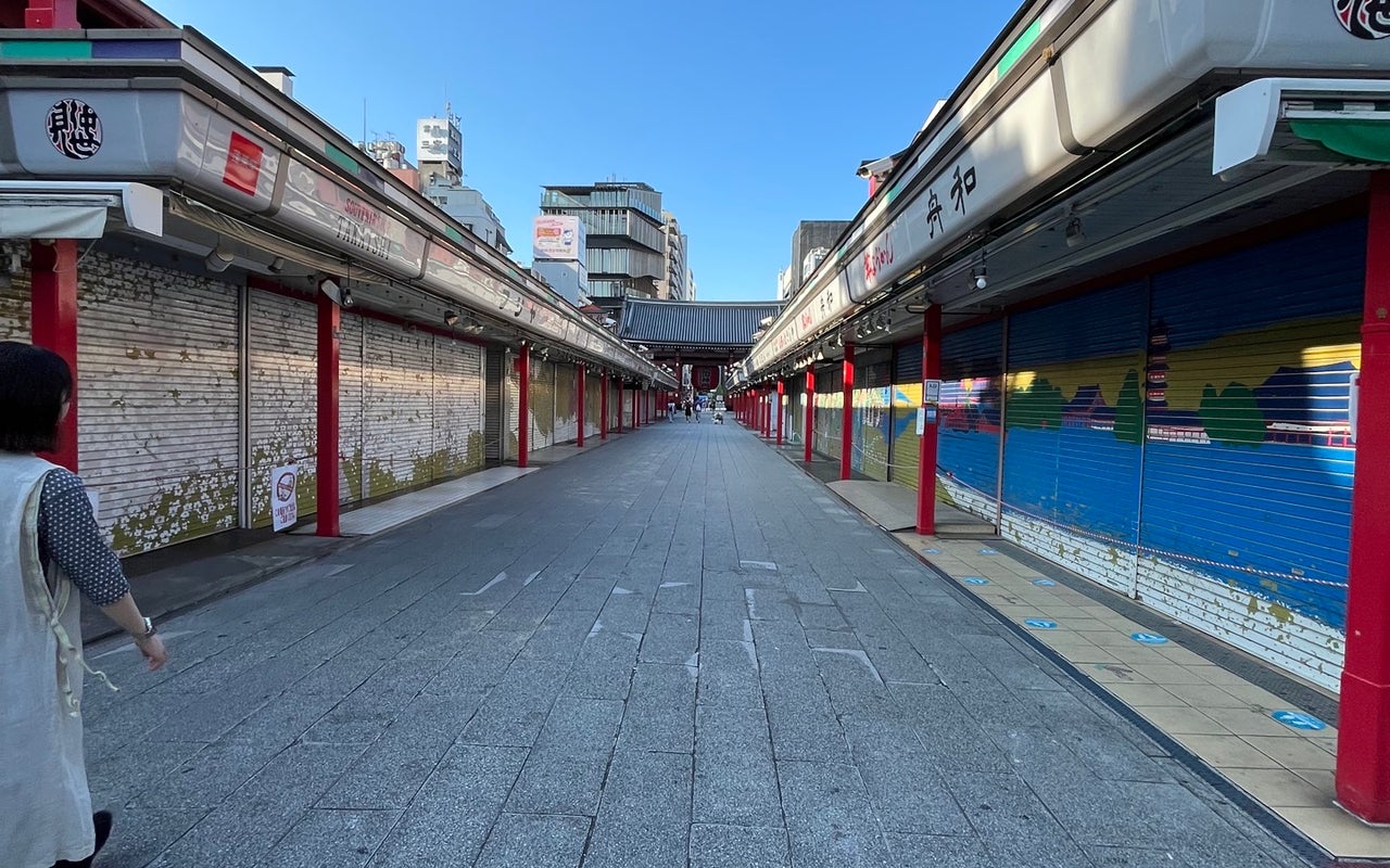 Nakamise Shopping Street (仲見世商店街)
