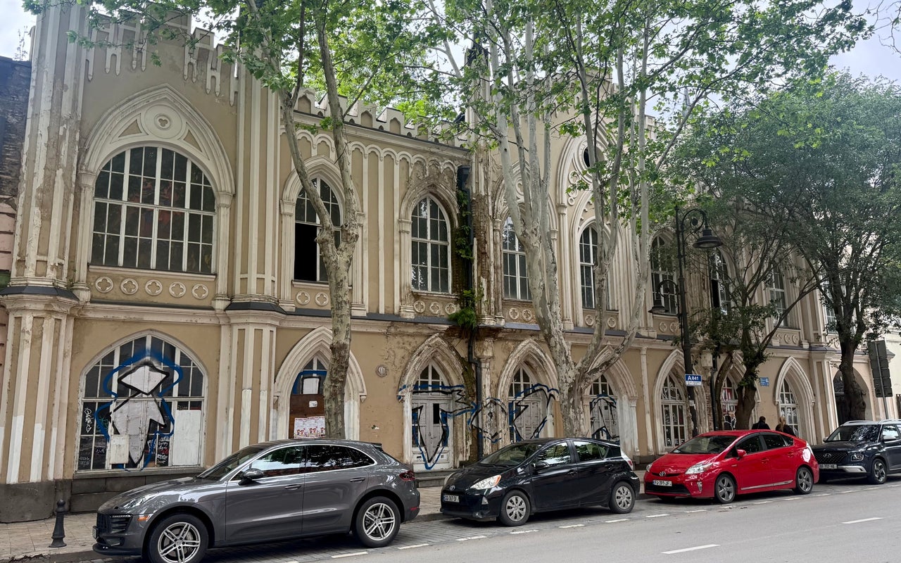Agmashenebeli Avenue (Agmashenebeli Avenue | აღმაშენებლის გამზირი)