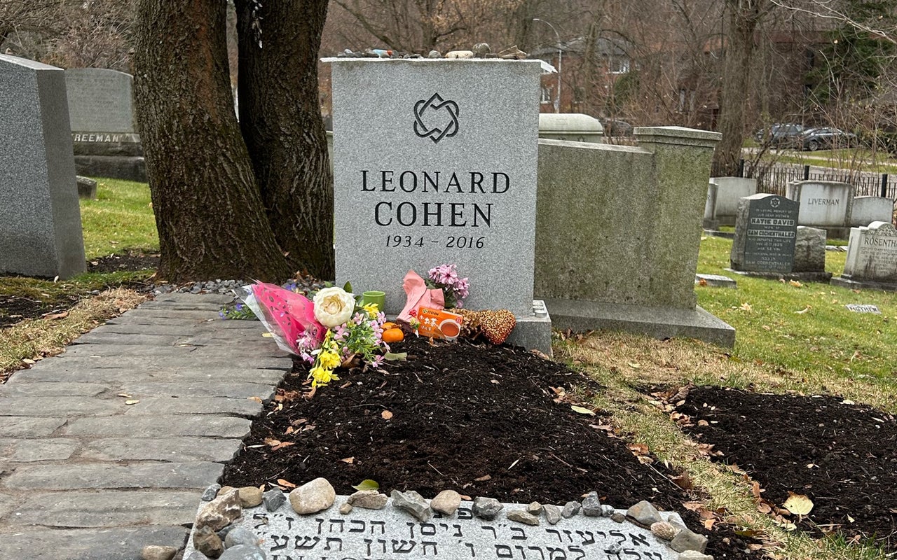 Leonard Cohen Grave