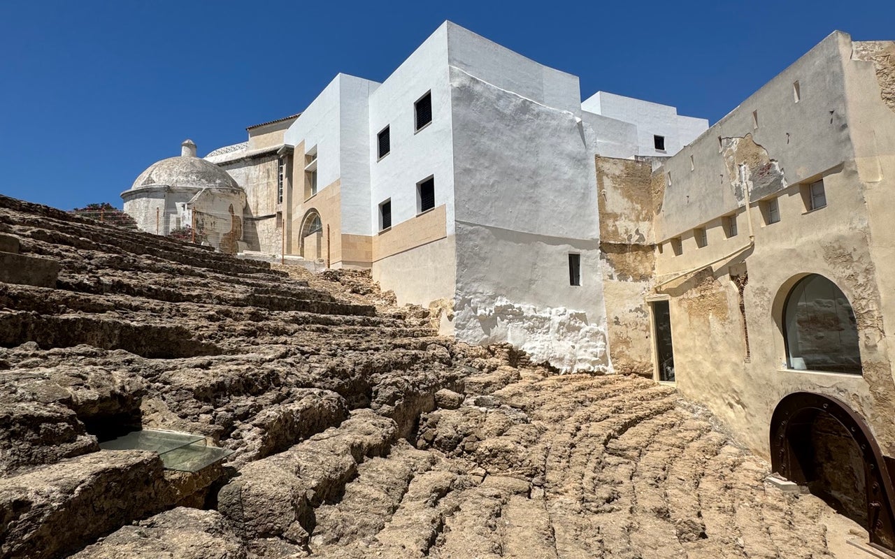 Cádiz at Work: Harbors, Quays, and the Atlantic Edge