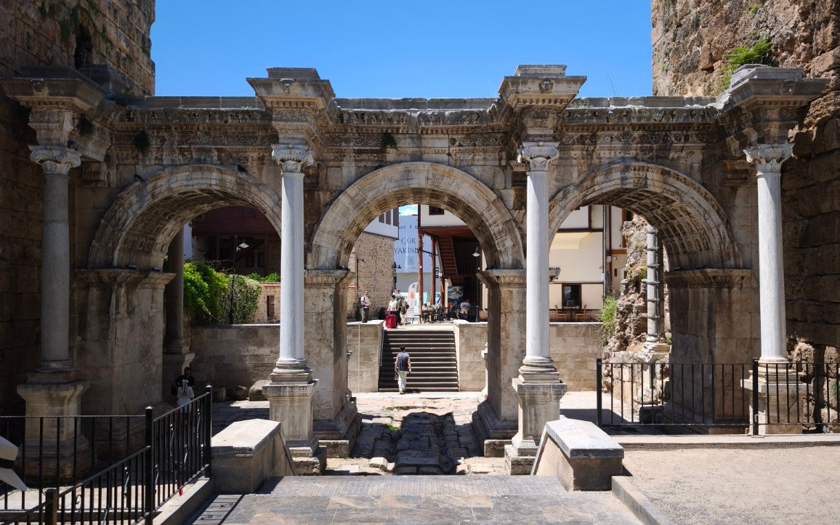 Hadrian's Gate (Üçkapılar (Hadrian Kapısı))