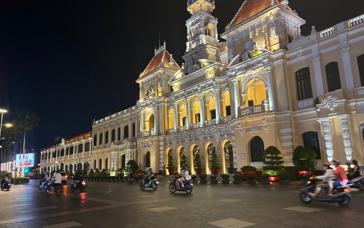 Ho Chi Minh Statue (Tượng Chủ tịch Hồ Chí Minh)