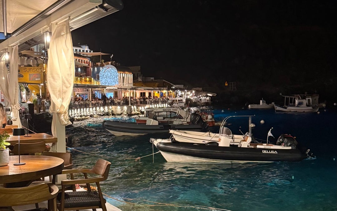 Ammoudi Bay (Koλπος Αμμούδι)