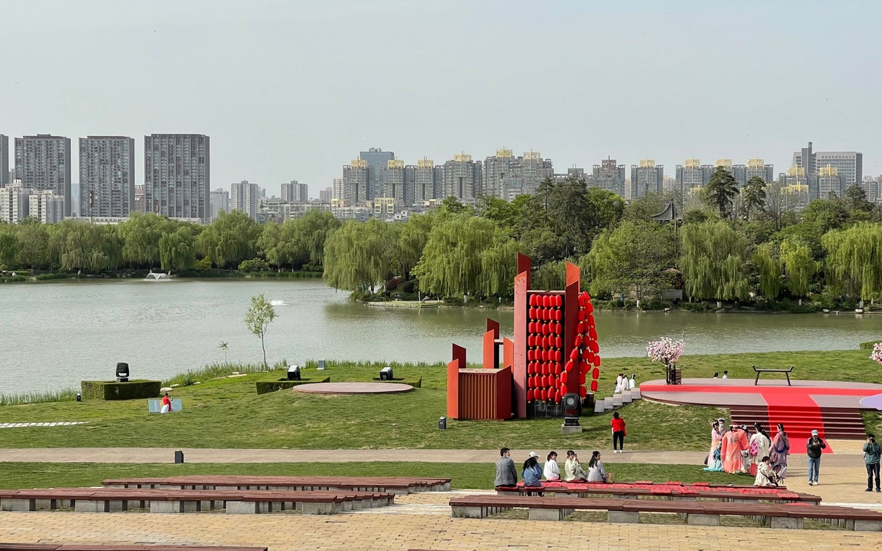 Daming Palace National Heritage Park (大明宫国家遗址公园)