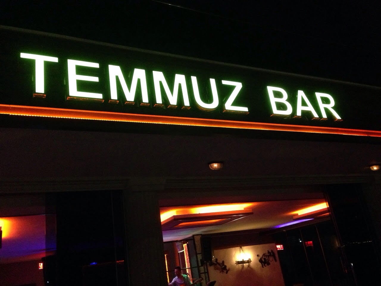 bar