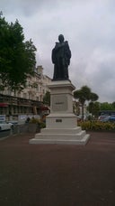 William Harvey Statue