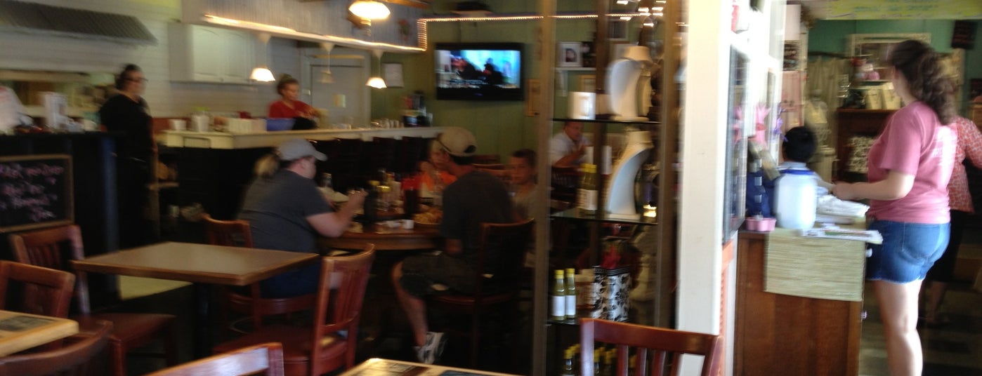 Mandeville places to do lunch