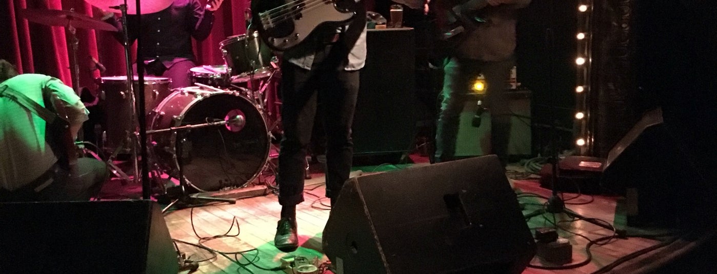 The 15 Best Places for Cheap Drinks in Williamsburg, Brooklyn