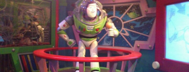 バズ ライトイヤーのアストロブラスター Buzz Lightyear S Astro Blasters Theme Park Ride Attraction バズ ライトイヤーのアストロブラスター Buzz Lightyear S Astro Blasters Theme Park Ride Attraction