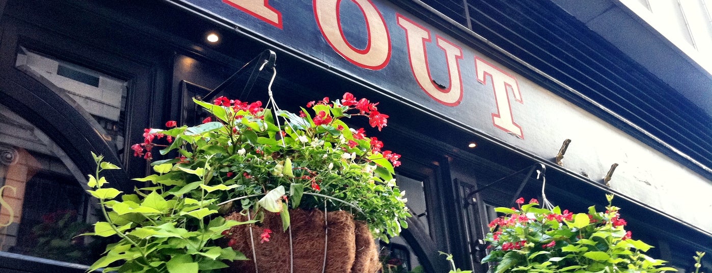 15 Best Sports Bars in NYC to Watch a Game With a Beer and Grub