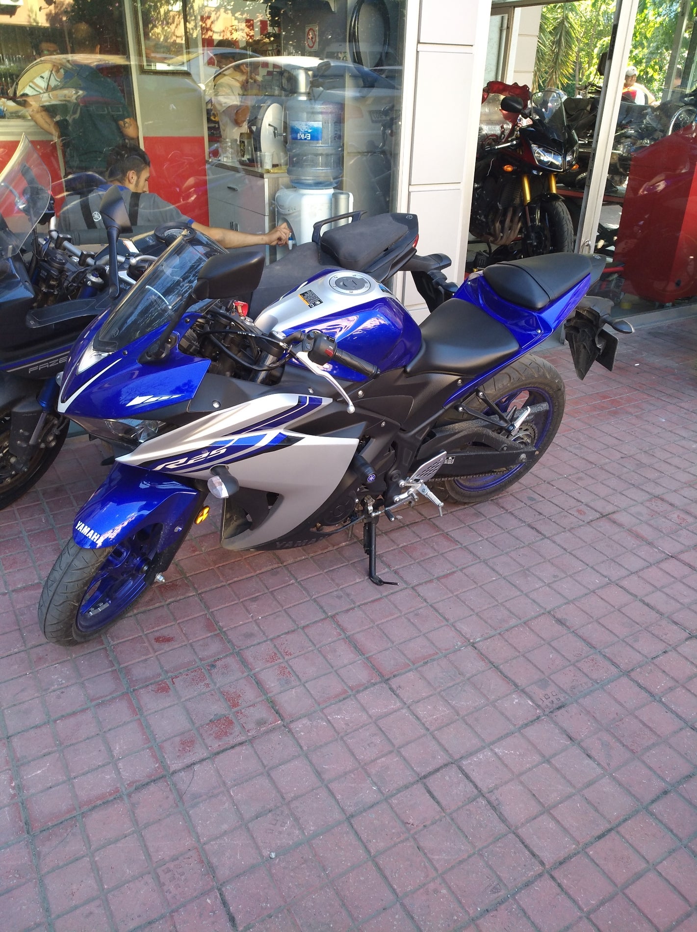 motorcycle-shop