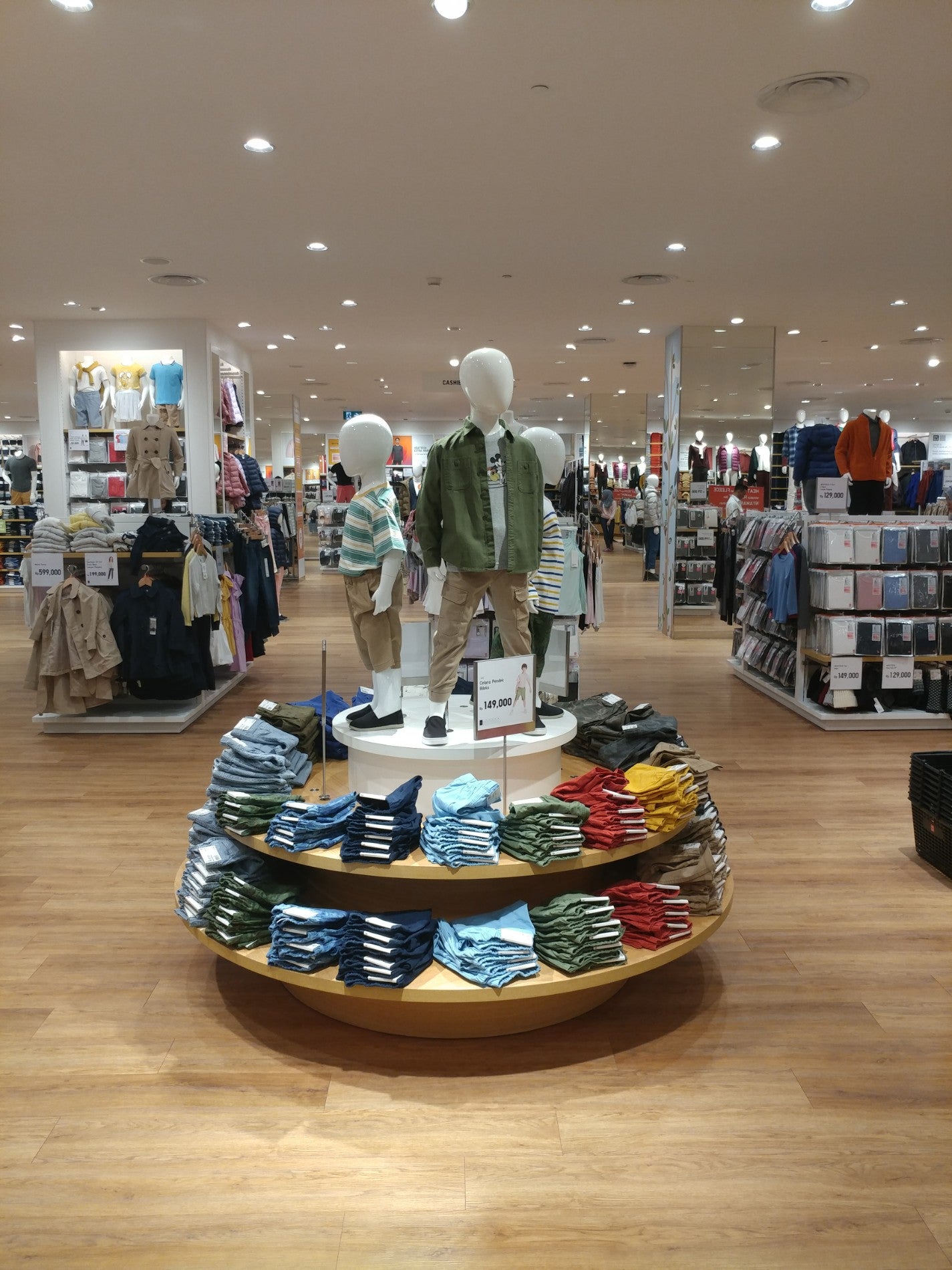 photo of UNIQLO (ユニクロ) (UNIQLO)