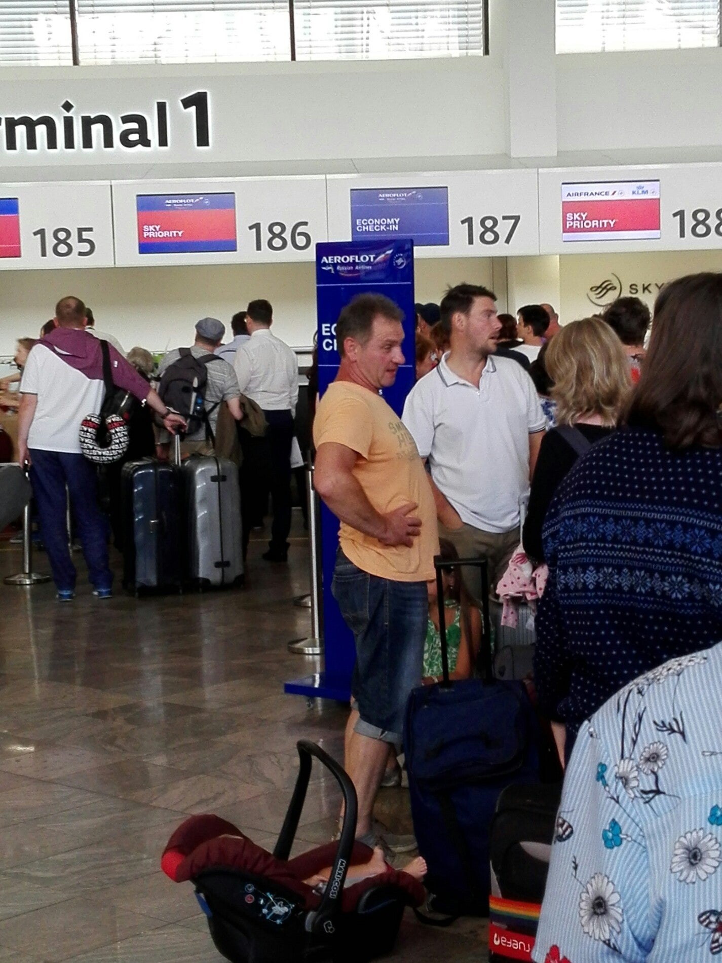 airport-ticket-counter