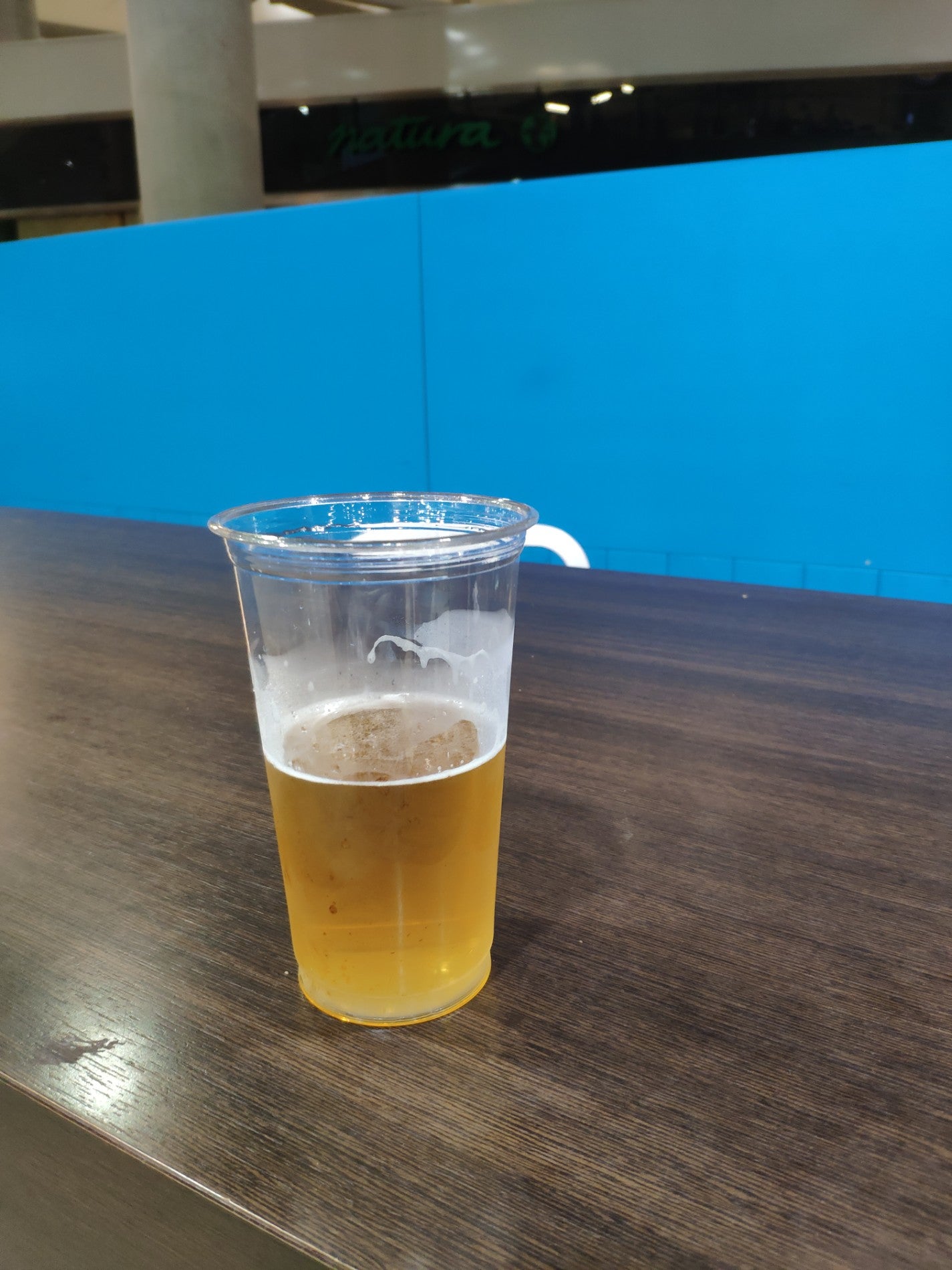 airport-food-court