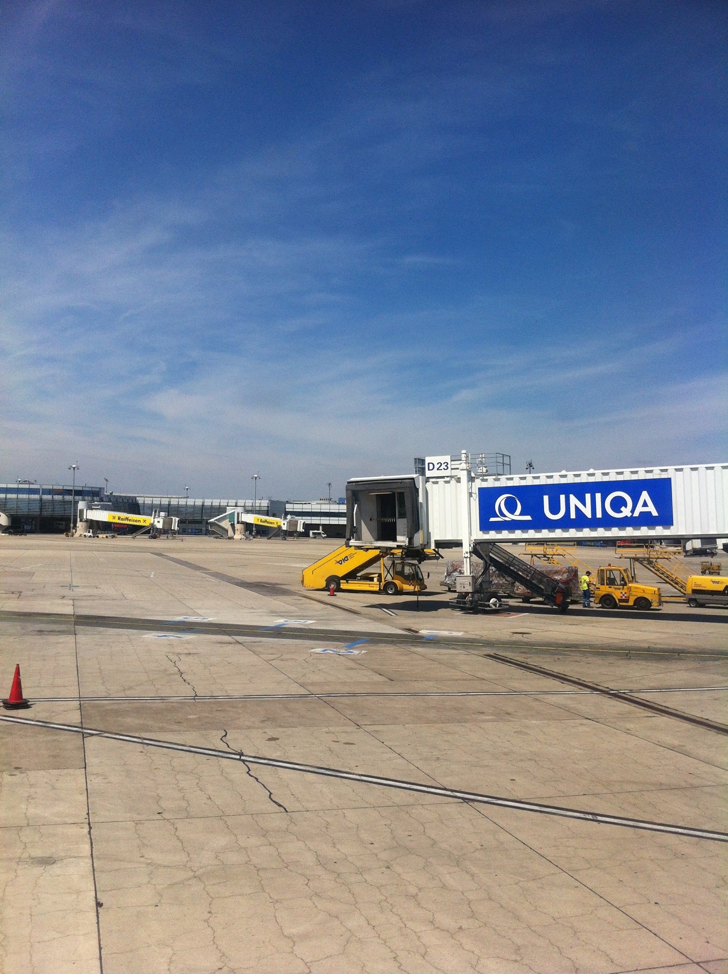 airport-ticket-counter