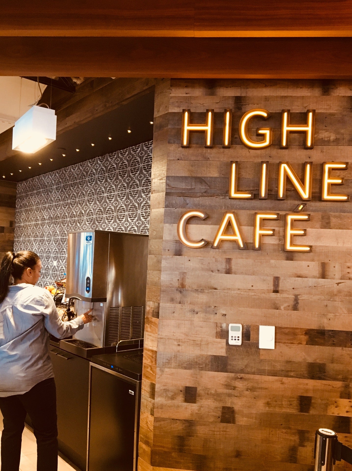 corporate-cafeteria